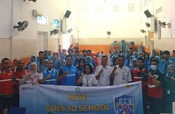 PLN Surabaya Utara Gelar Sosialisasi PLN Mobile dan Keselamatan Listrik di SMAN 9 Surabaya